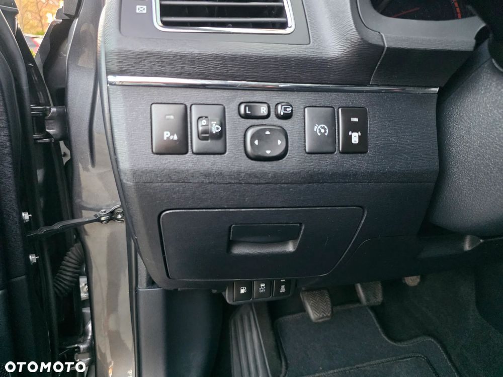 Toyota Avensis 1.8 Premium - 17