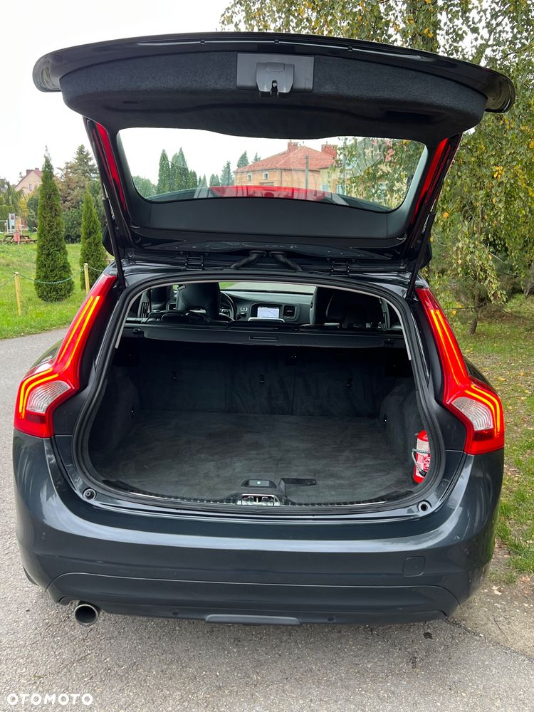 Volvo V60 D2 Summum - 16