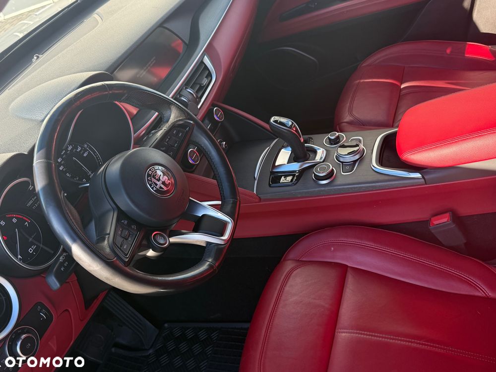 Alfa Romeo Stelvio - 7