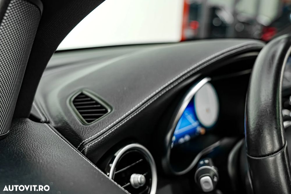 Mercedes-Benz GLC 300 e 4Matic 9G-TRONIC AMG Line - 16