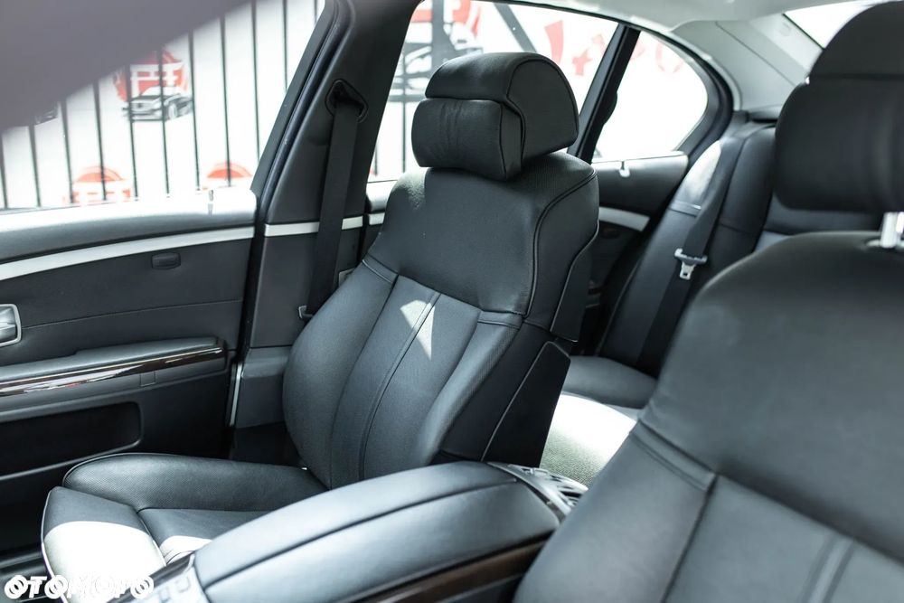 BMW Seria 7 750i - 23