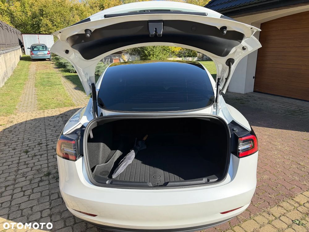 Tesla Model 3 - 9