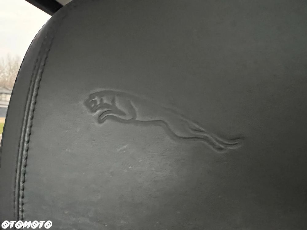 Jaguar F-Pace 25d AWD Portfolio - 15