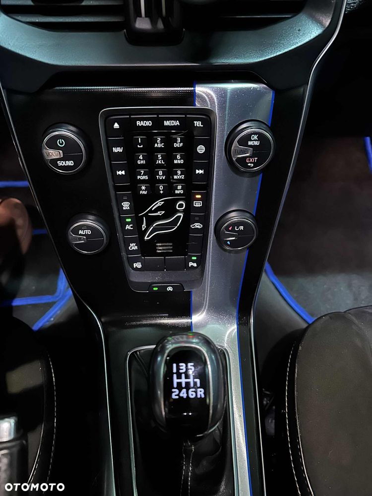 Volvo V40 D4 Drive-E R-Design Momentum - 5