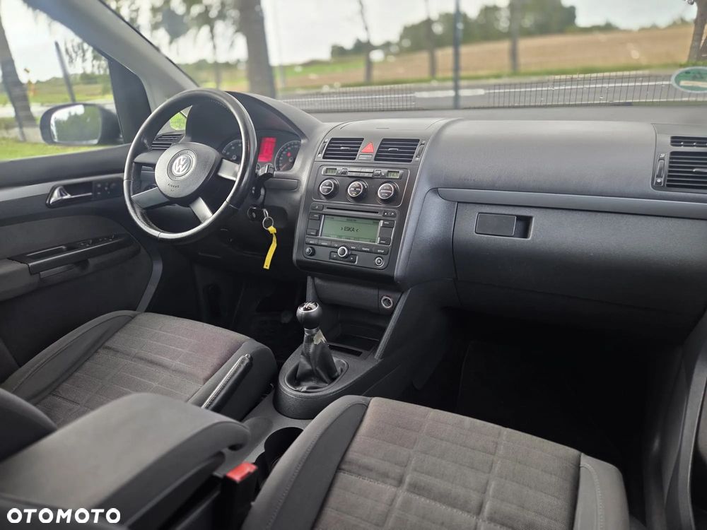 Volkswagen Touran - 15