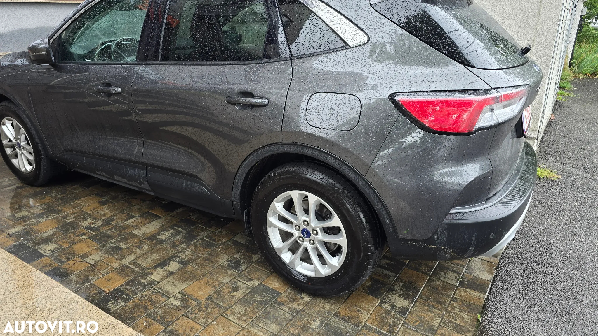 Ford Kuga 1.5 TDCi 2x4 Aut. Titanium - 5