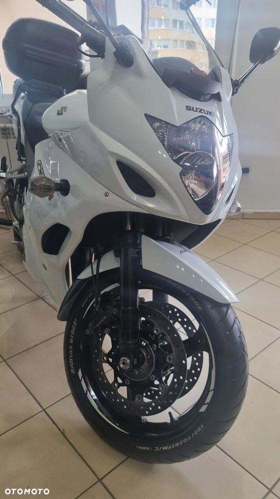 Suzuki GSX - 6