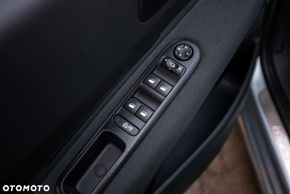 Peugeot 3008 Hybrid4 - 19