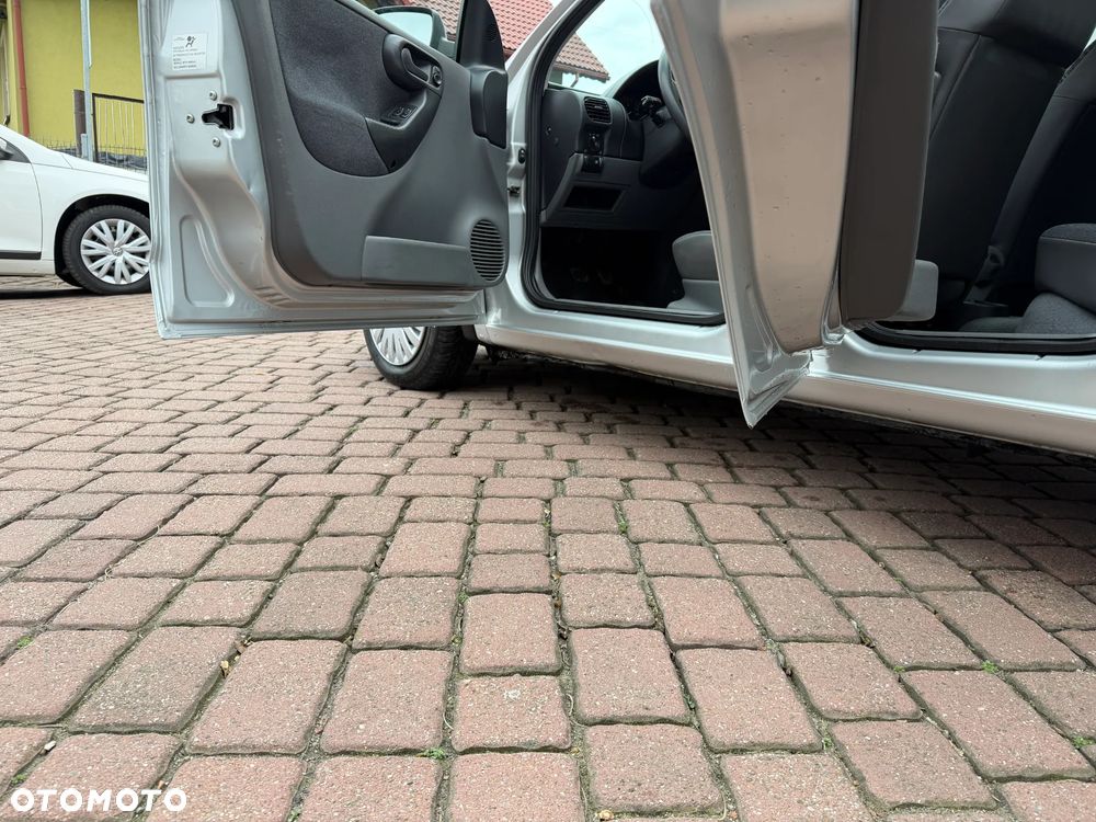 Opel Corsa 1.2 16V - 12