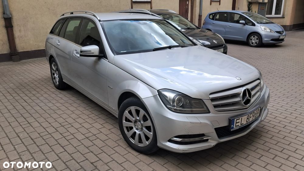 Mercedes-Benz Klasa C 180 CGI BlueEff Avantgarde - 23