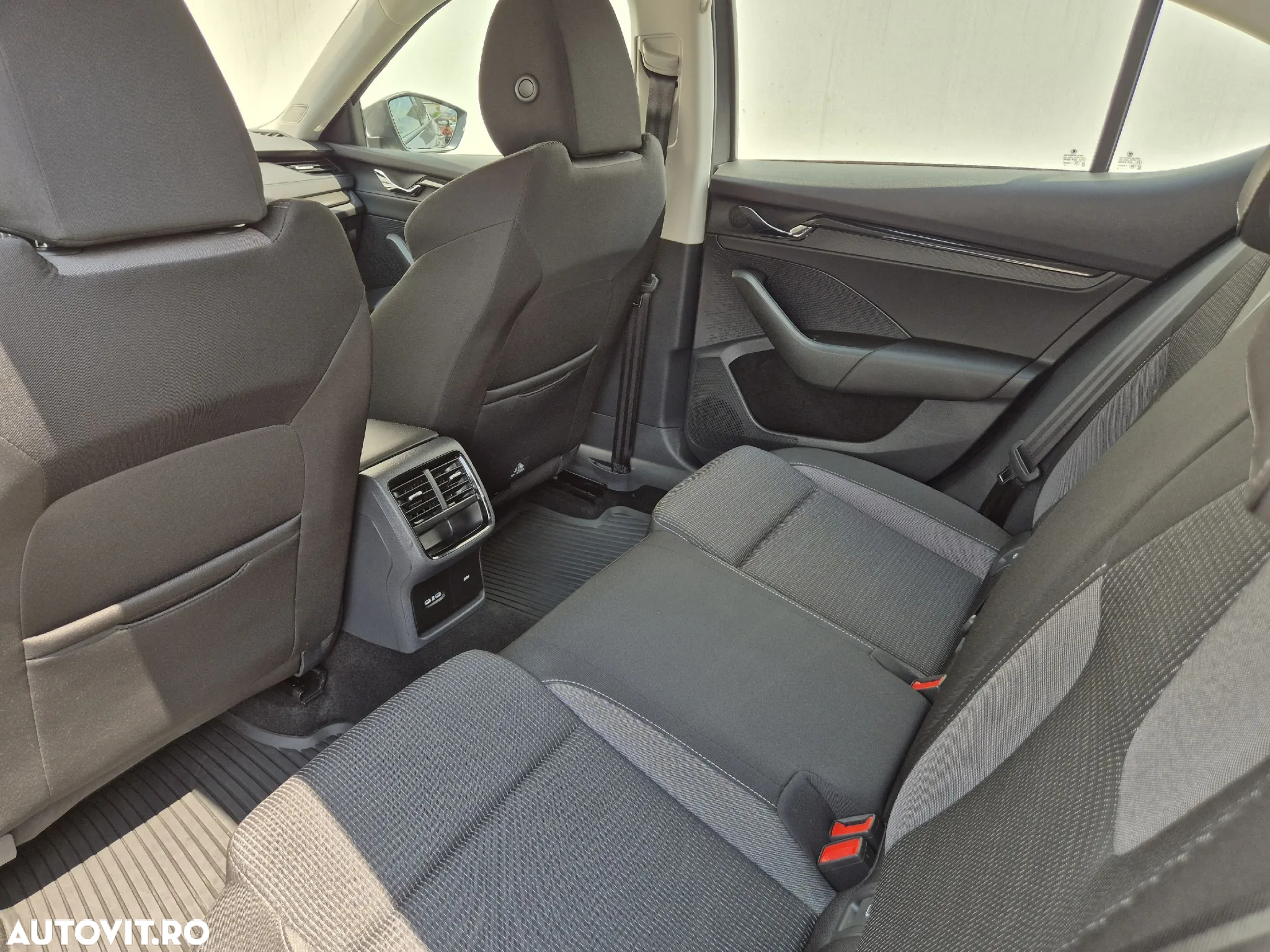 Skoda Octavia 1.0 TSI DSG Mild Hybrid Ambition - 11