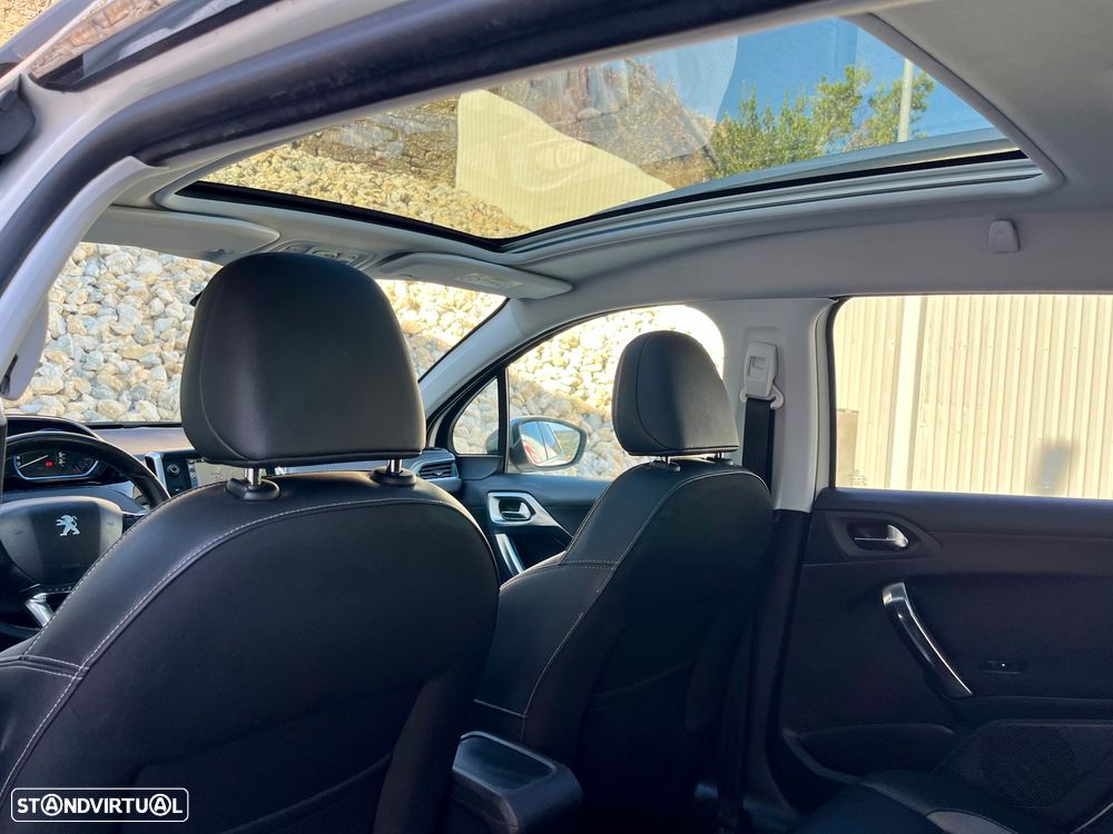 Peugeot 2008 1.2 PureTech Style - 19