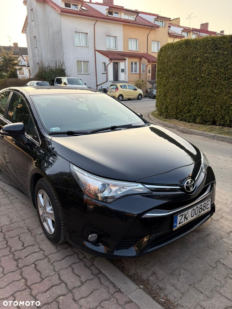 Toyota Avensis 1.6 Active - 10