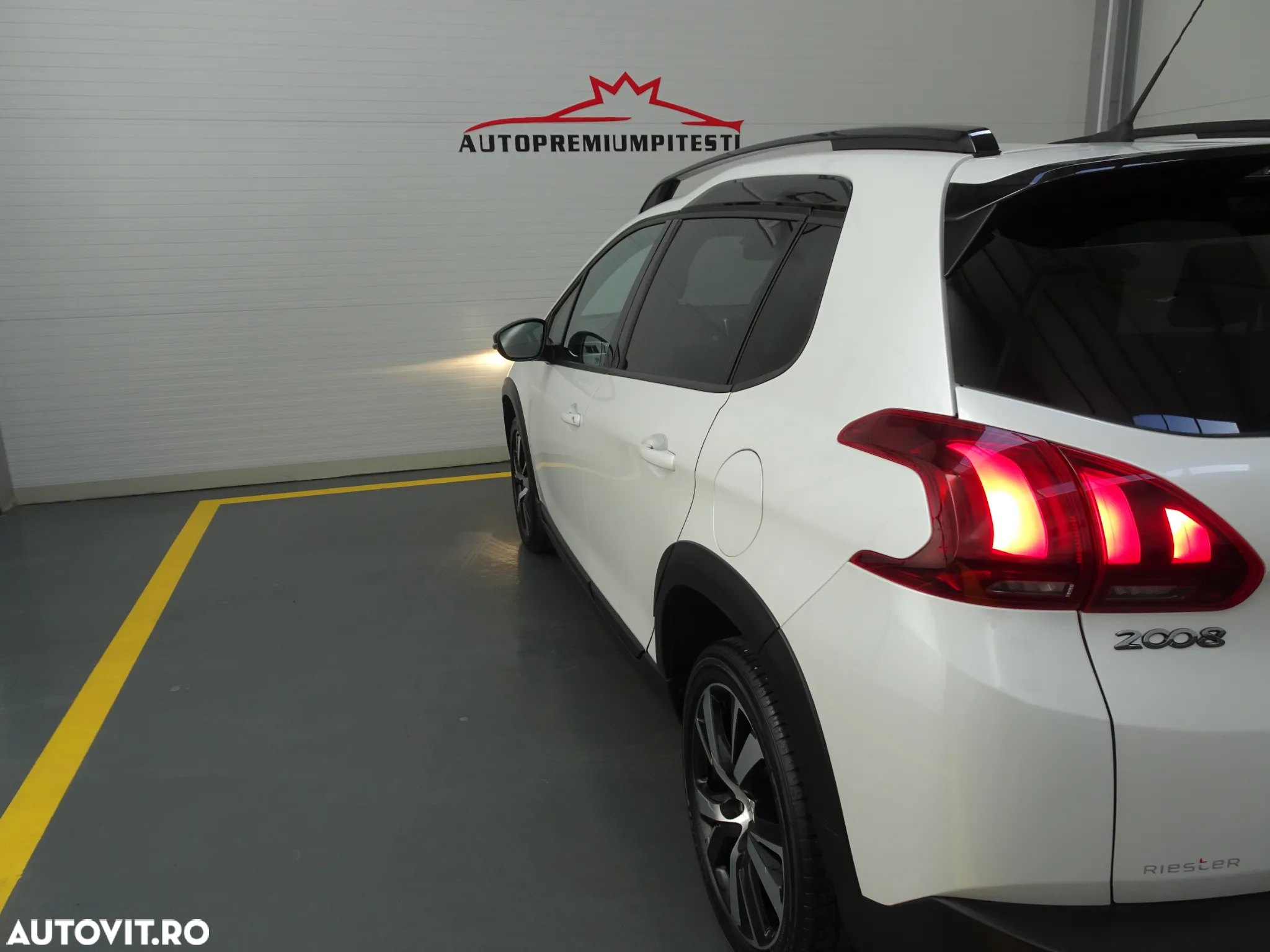 Peugeot 2008 1.2 L PureTech STT GT Line - 13