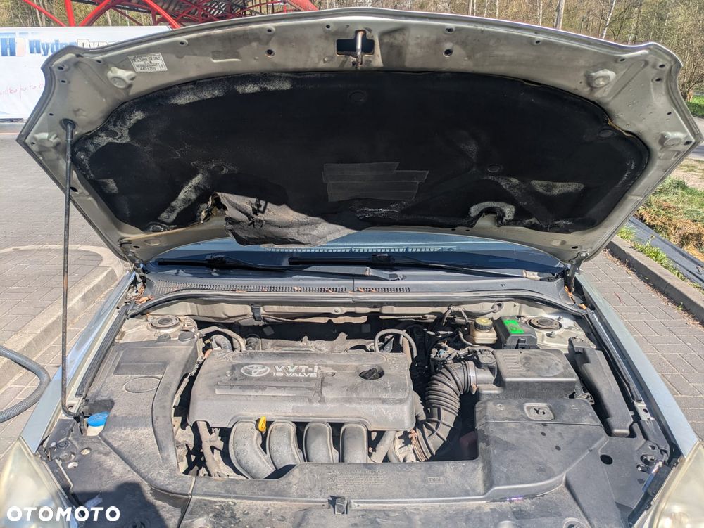 Toyota Avensis 1.8 VVT-i Luna - 11