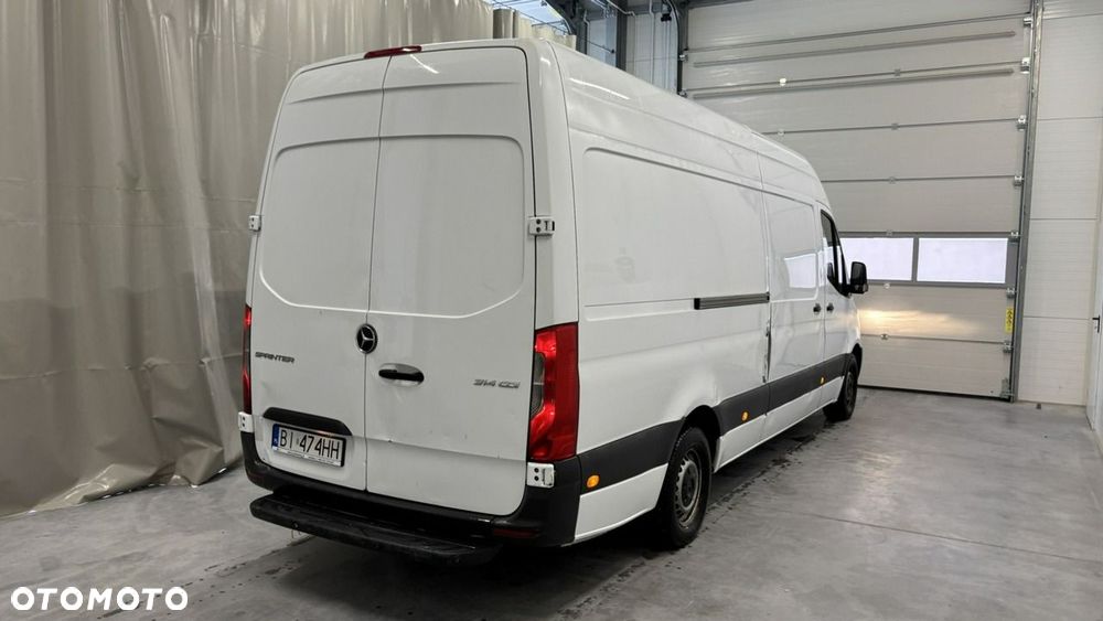 Mercedes-Benz Sprinter - 4