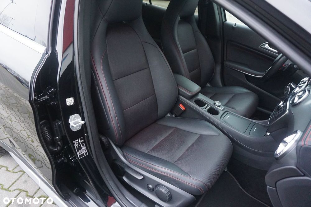 Mercedes-Benz GLA 200 7G-DCT AMG Line - 20