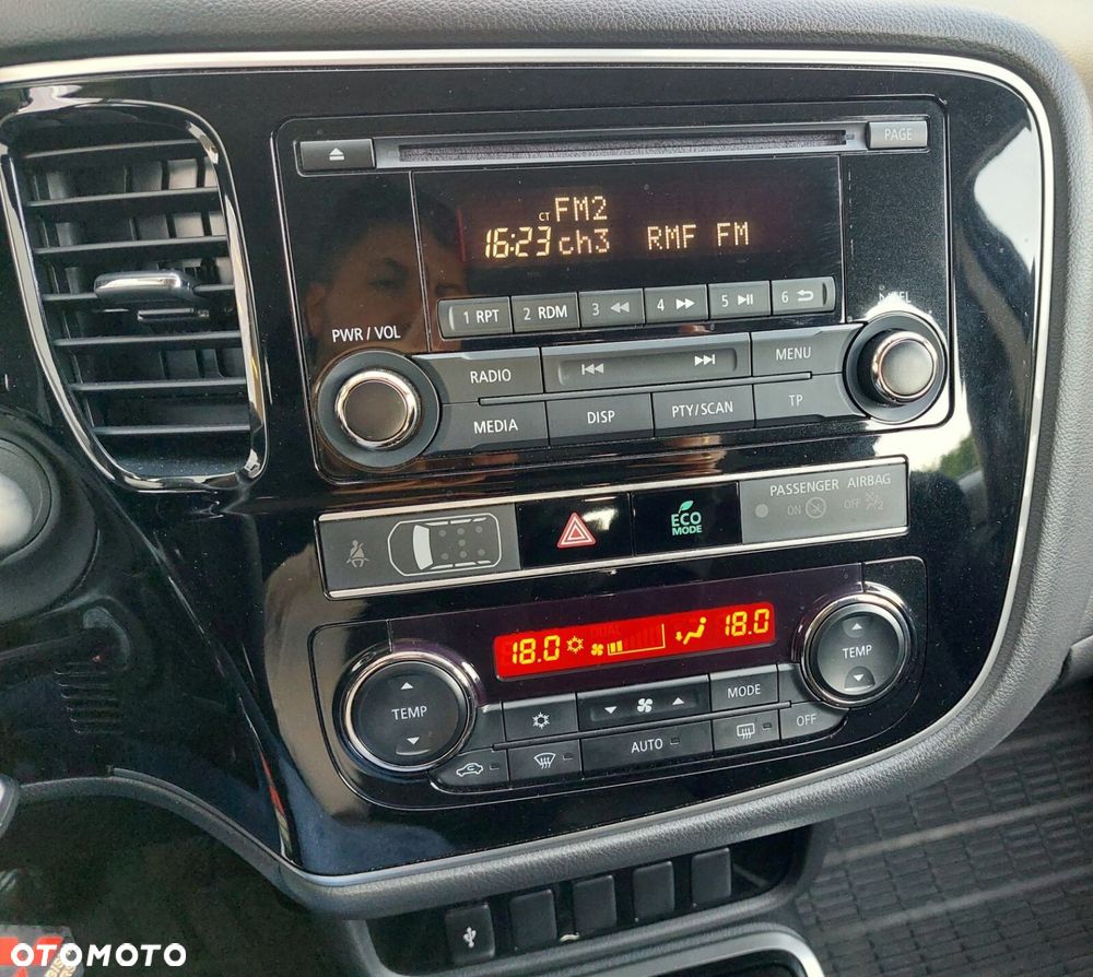 Mitsubishi Outlander 2.0 Invite + 2WD - 25