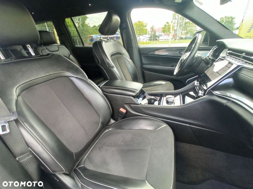 Jeep Grand Cherokee - 27
