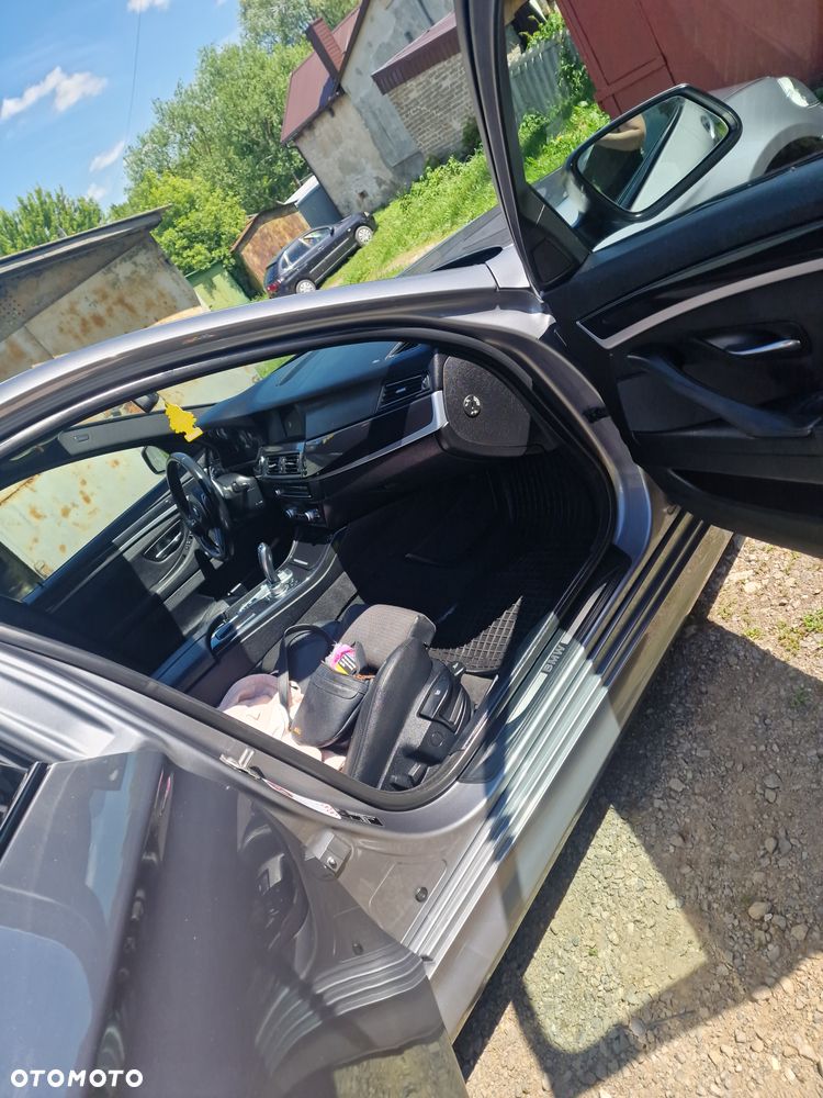 BMW Seria 5 520d - 32
