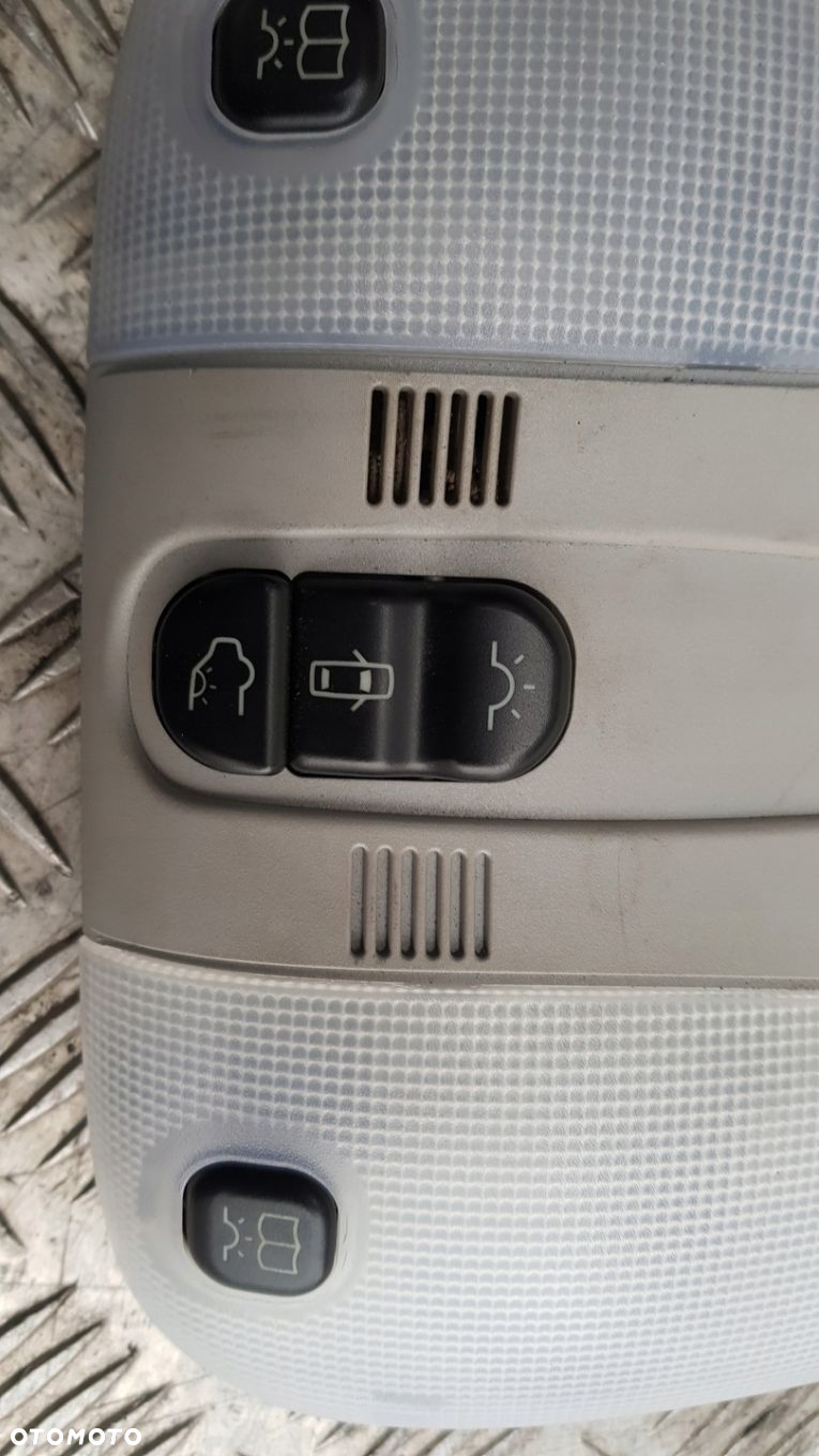 MERCEDES W220 OŚWIETLENIE KABINY ŚWIATEŁKO LAMPKA A2208200101 - 4