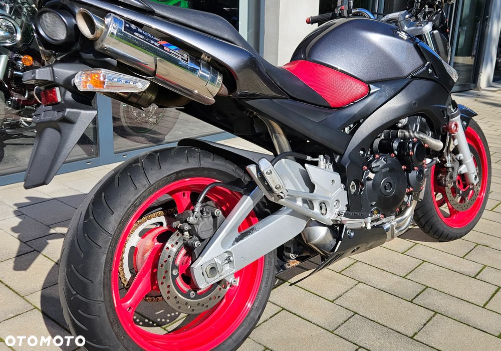 Suzuki GSR - 17