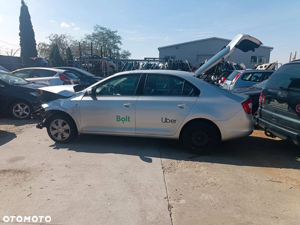 Skoda Rapid z silnikiem z 1,2 TSI ozn. CBZB iskrzynią PRN lakier kod LA7W - 1