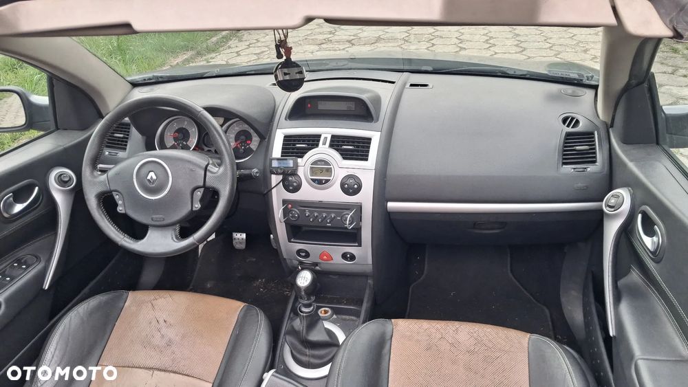 Na części RENAULT MEGANE II CABRIO SILNIK silnik 1.9 DCI 115 KM F9Q818 lakier skrzynia maska zderzak drzwi klapa szyba fotel kanapa lusterko lampa deska GWARANCJA !!! Przód Tył Zestaw Komplet Drzwi Klapa Zderzak Błotnik Maska Grill Atrapa Szyba Pas Lampa Lusterko Boczki Fotel Kanapa Kokpit Deska Rozdzielcza Przełącznik Włącznik Sterownik Przewody Wiązka Instalacja Moduł Komputer Czujnik Listwa Pompa Alternator Wtryski Głowica Rozrusznik Kompresor Sprzęgło Dwumas Silnik  Skrzynia ABS Klimatyzacji Paliwa Wspomagania Kolektor Turbina Przepustnica Zawór Chłodnica Koło Hak Belka Sanki Zawieszenie Mcpherson Półoś Amortyzator Wydech Tłumik Zacisk dach - 11