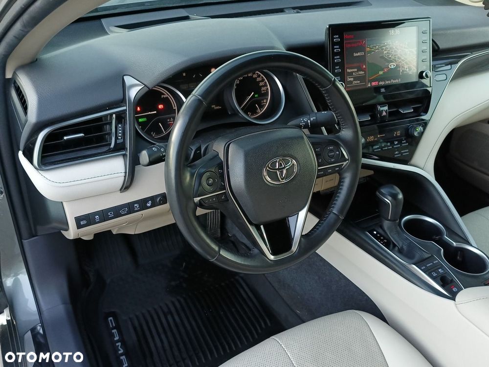 Toyota Camry 2.5 Hybrid Executive CVT - 9