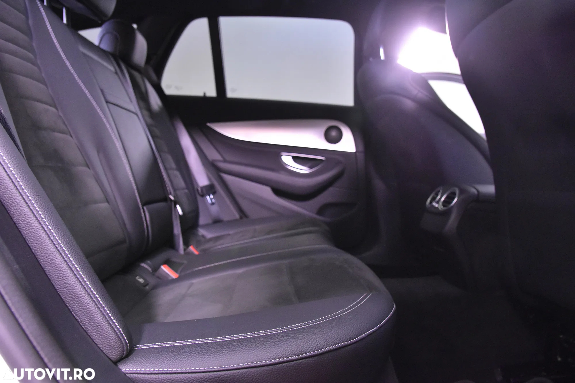 Mercedes-Benz E 300 de 4Matic T 9G-TRONIC AMG Line - 12