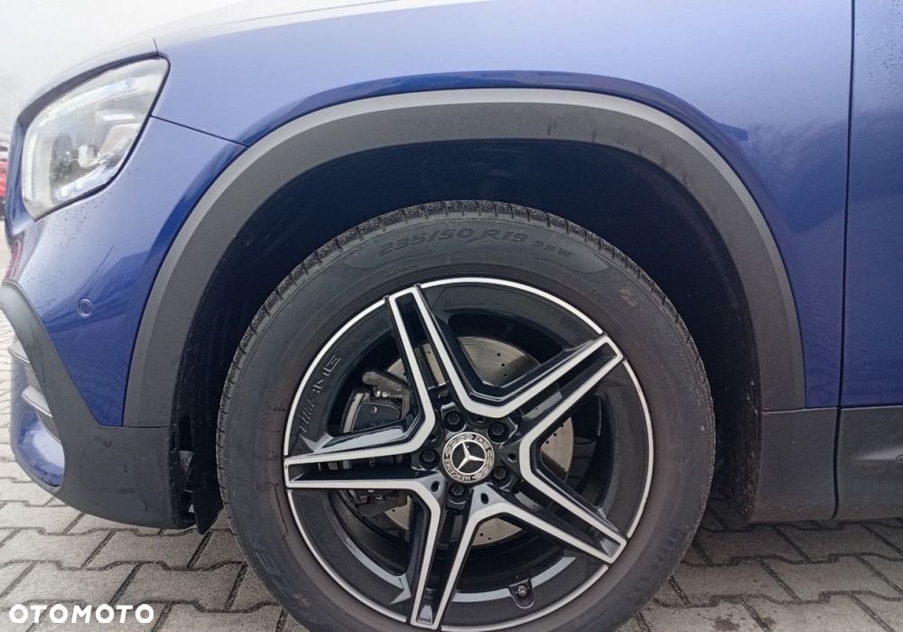 Mercedes-Benz GLB - 12