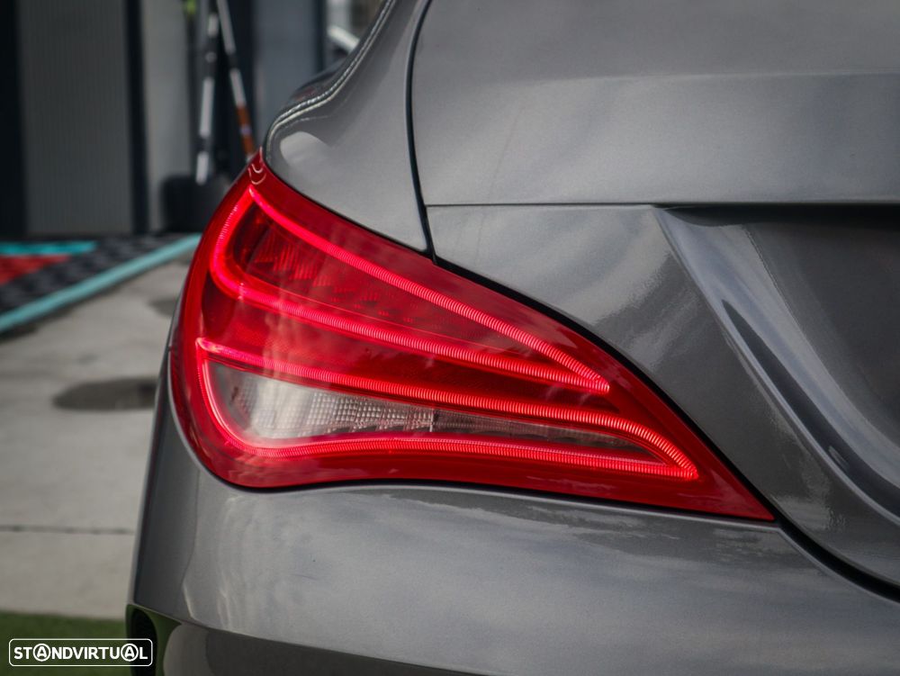 Mercedes-Benz CLA 200 d Shooting Brake AMG Line - 11