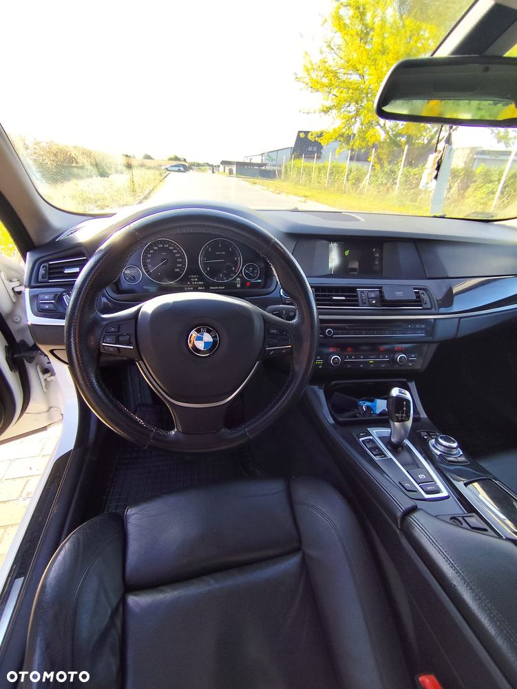 BMW Seria 5 525d - 12