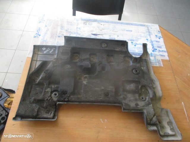 Tampa De Motor 1261127020 TOYOTA AVENSIS 1998 2.0D4d - 3