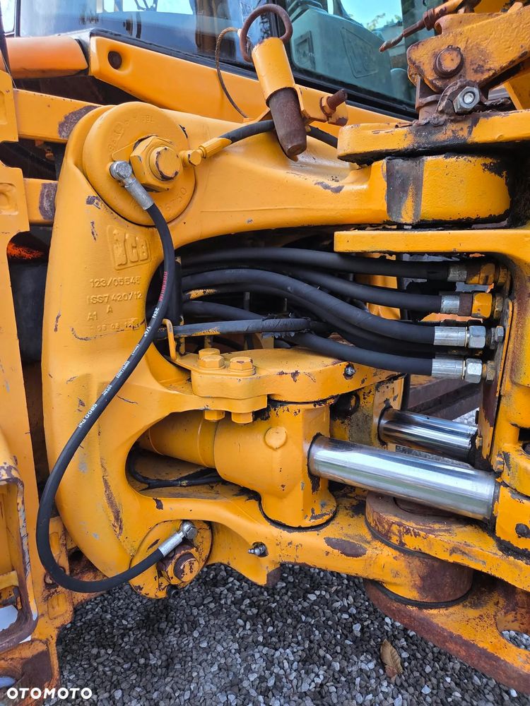 JCB 4CX - 33