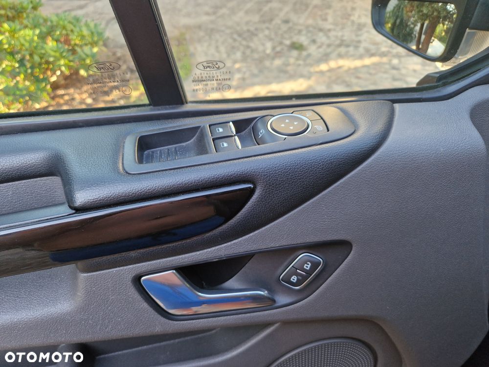 Ford Tourneo Custom - 23