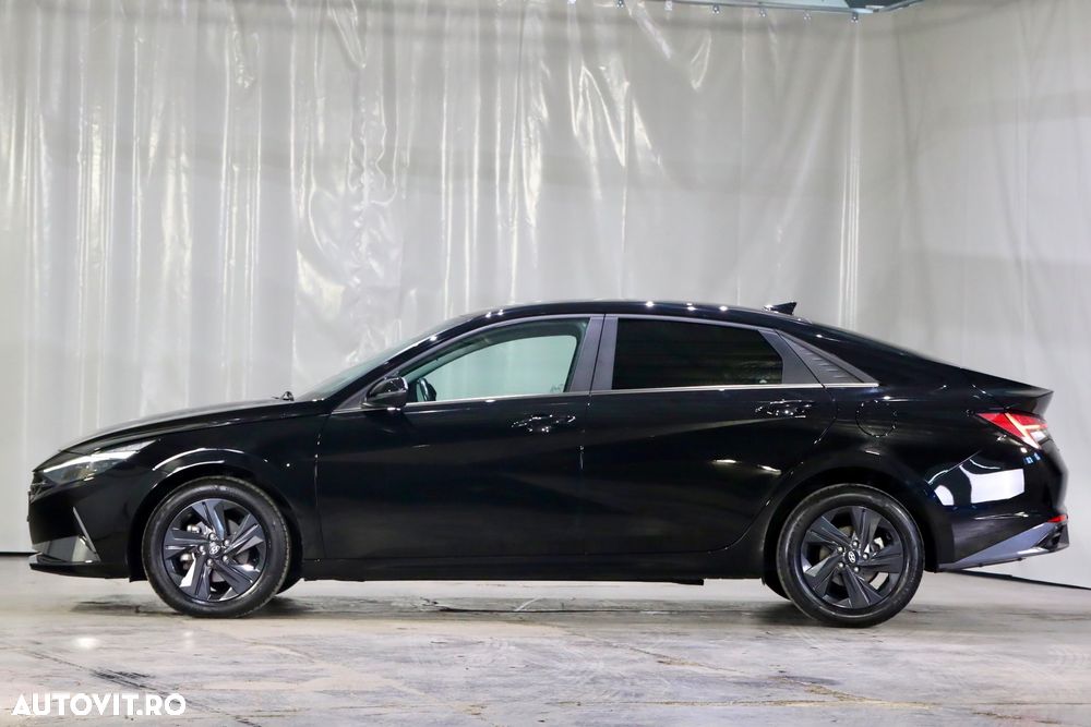 Hyundai Elantra - 38