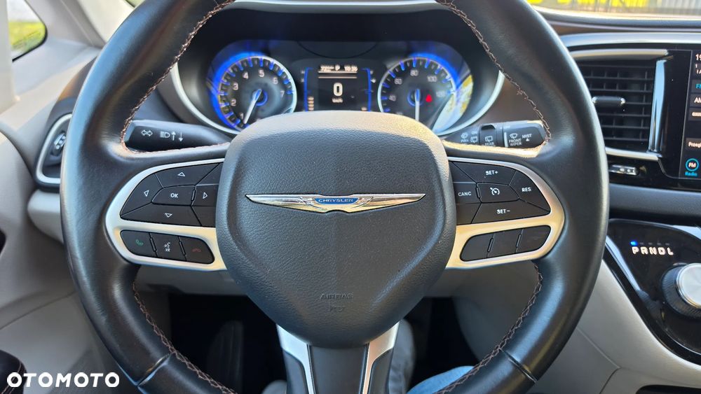 Chrysler Pacifica - 23