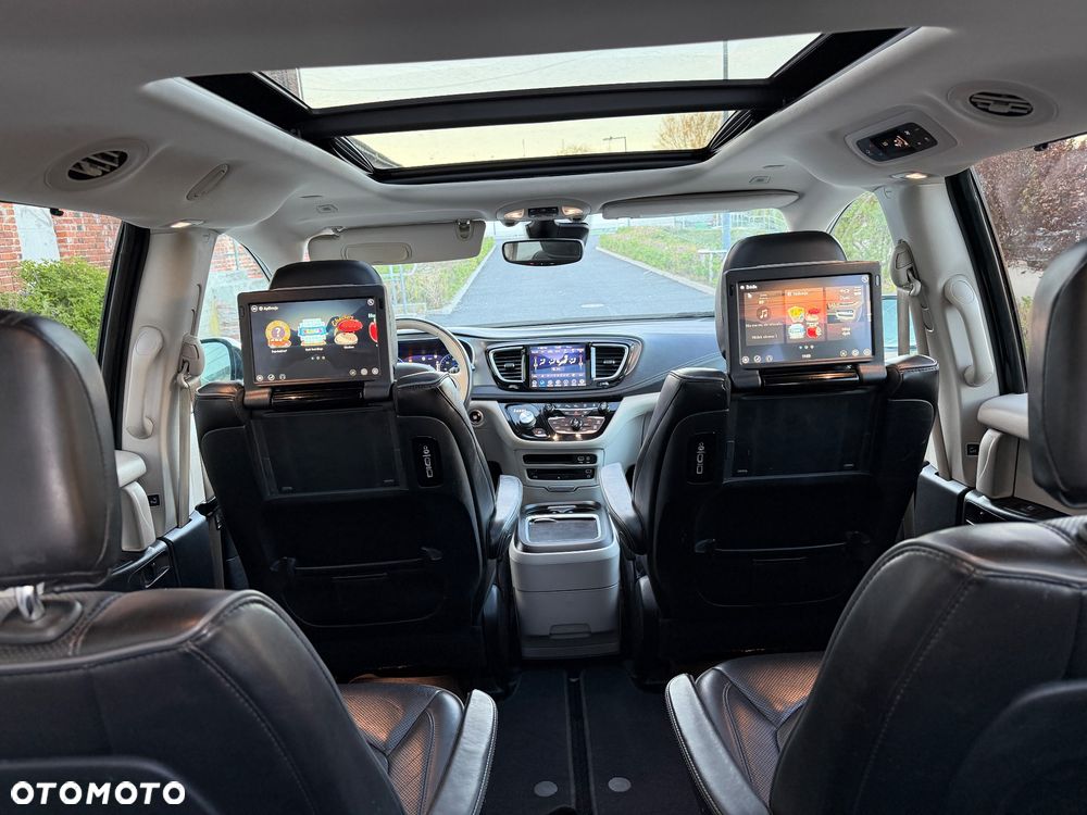 Chrysler Pacifica - 10