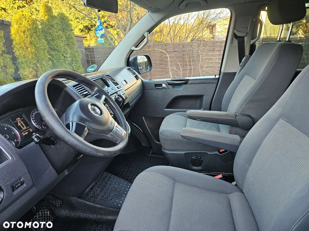 Volkswagen Caravelle - 8