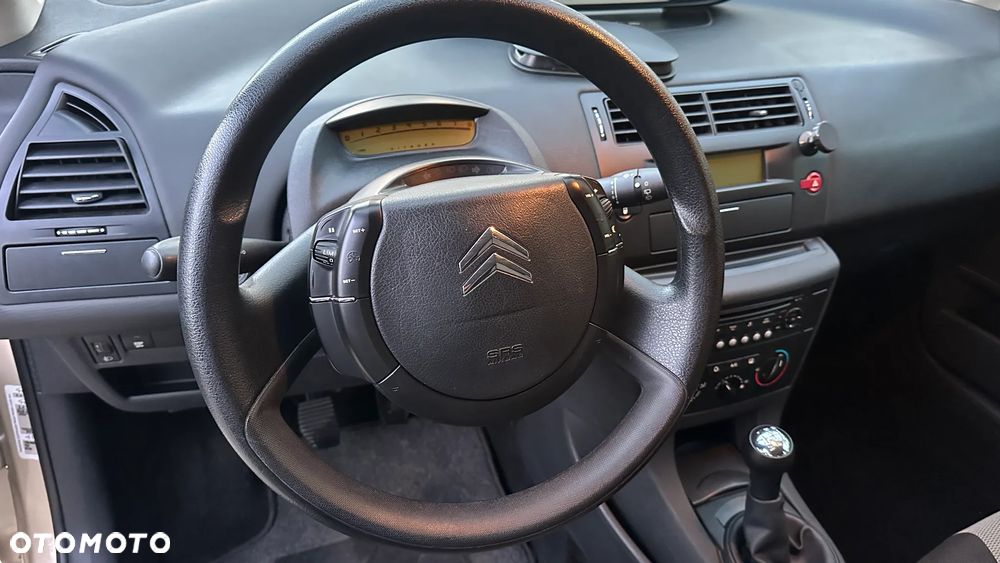 Citroën C4 1.4 16V Style - 17