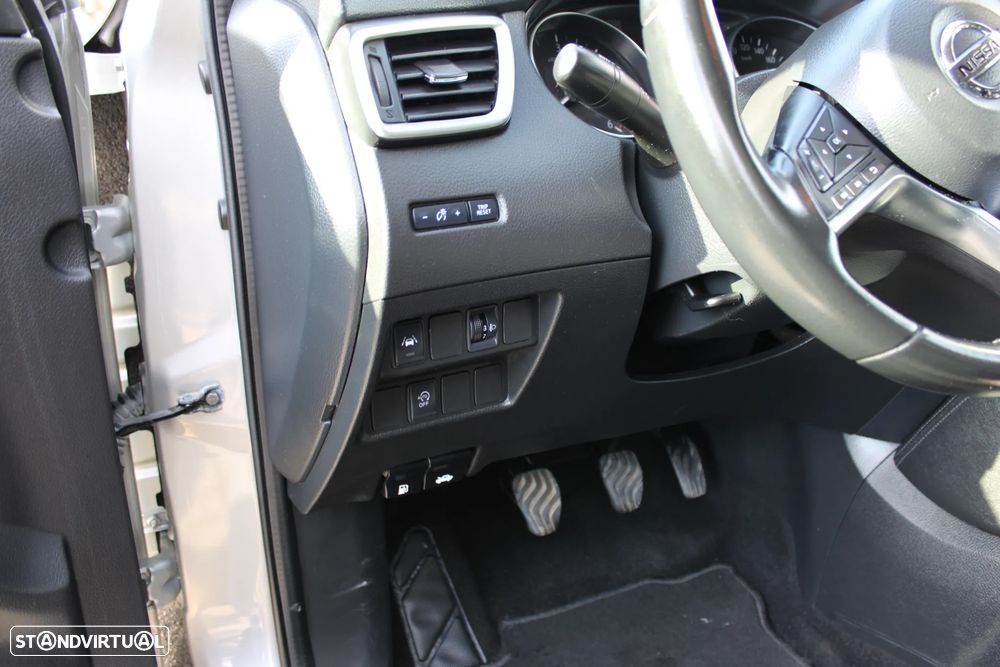 Nissan Qashqai 1.5 dCi N-Connecta J18 - 20