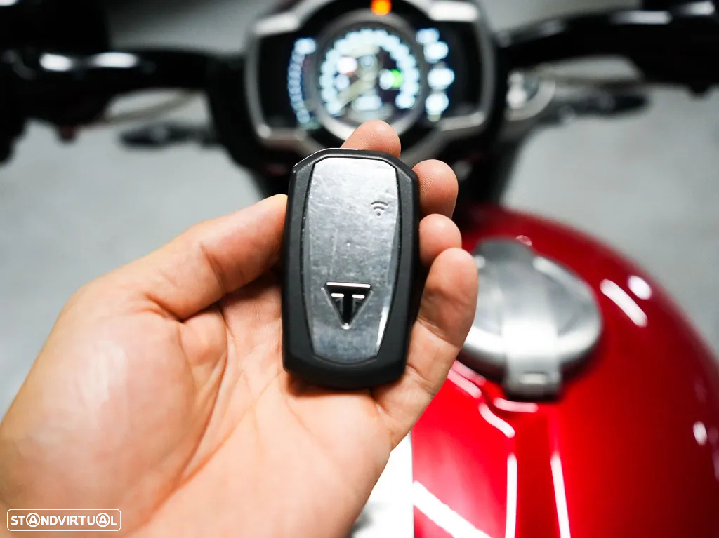 Triumph Rocket 3R - 16