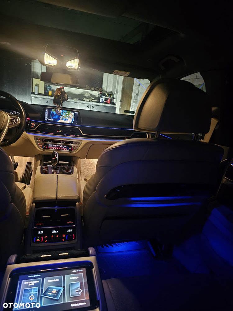 BMW Seria 7 750Li xDrive - 10