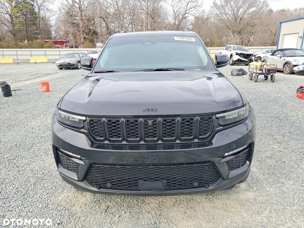 Jeep Grand Cherokee - 8