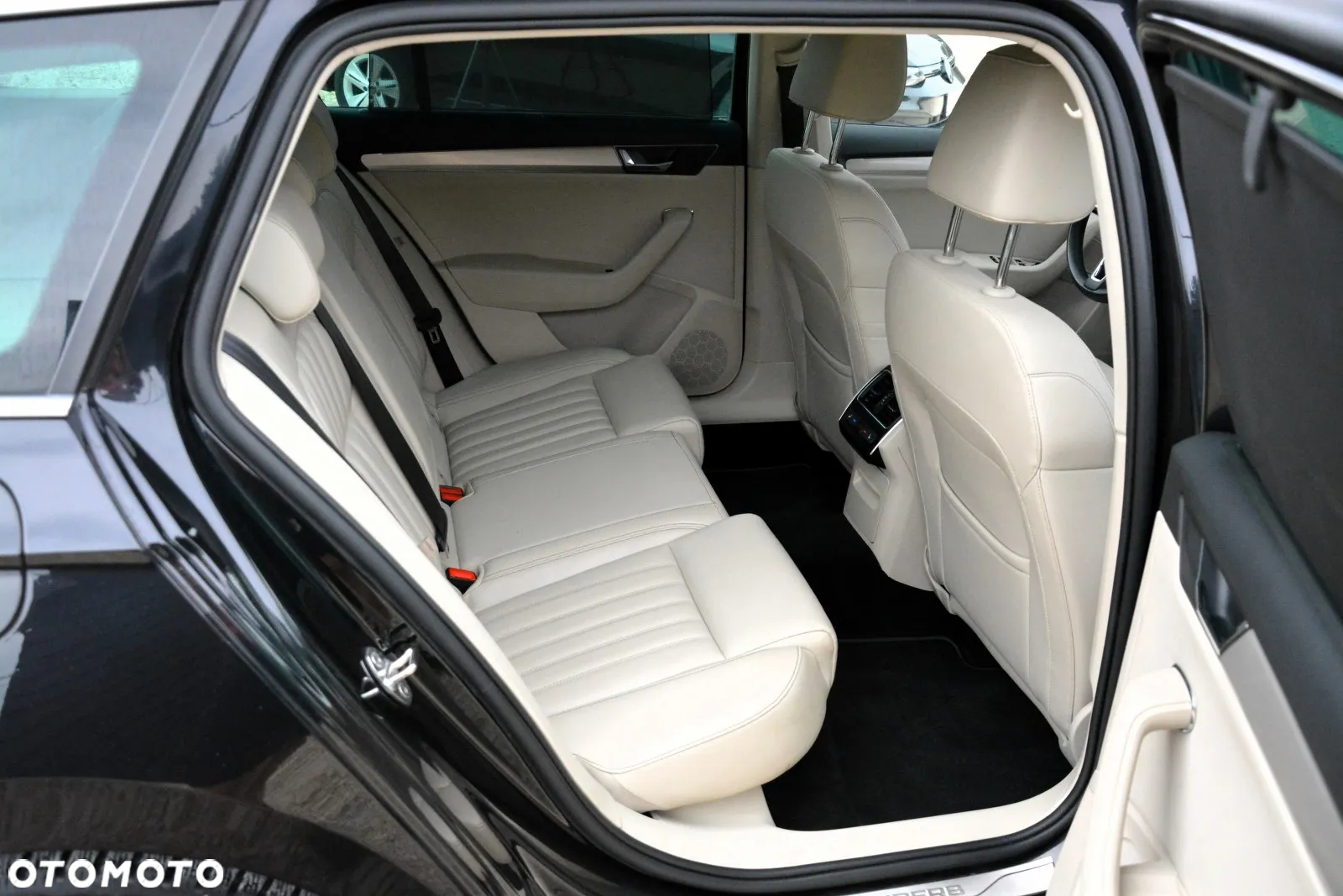 Skoda Superb 2.0 TDI SCR L&K DSG - 38
