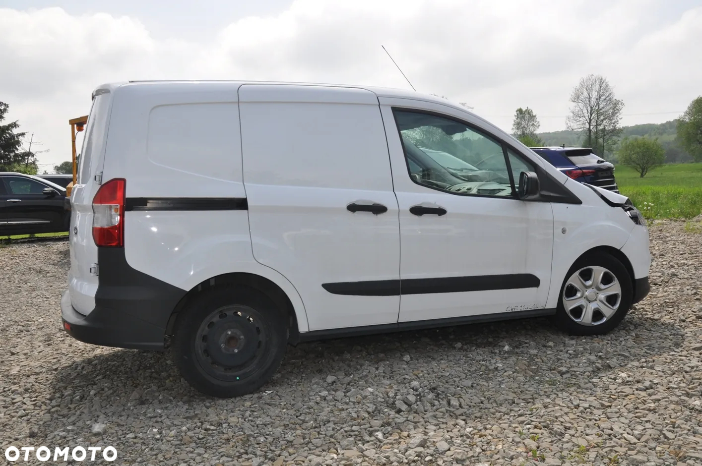 Ford transit-courier - 8