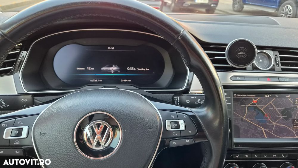 Volkswagen Passat 1.6 TDI SCR DSG Comfortline - 9