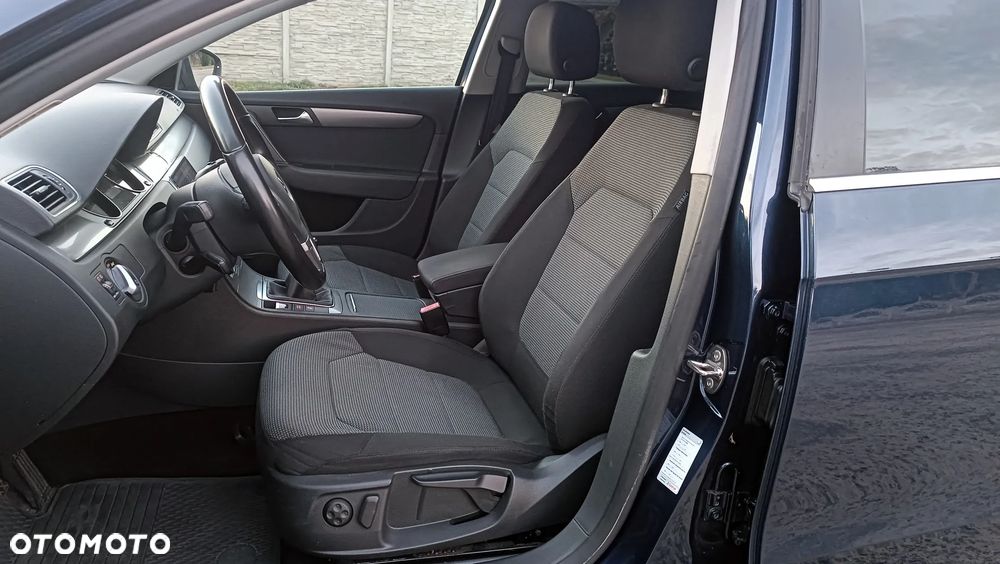 Volkswagen Passat 2.0 TDI Comfortline - 11