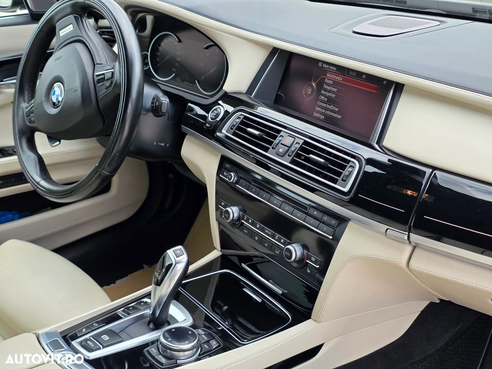 BMW Seria 7 730d - 32